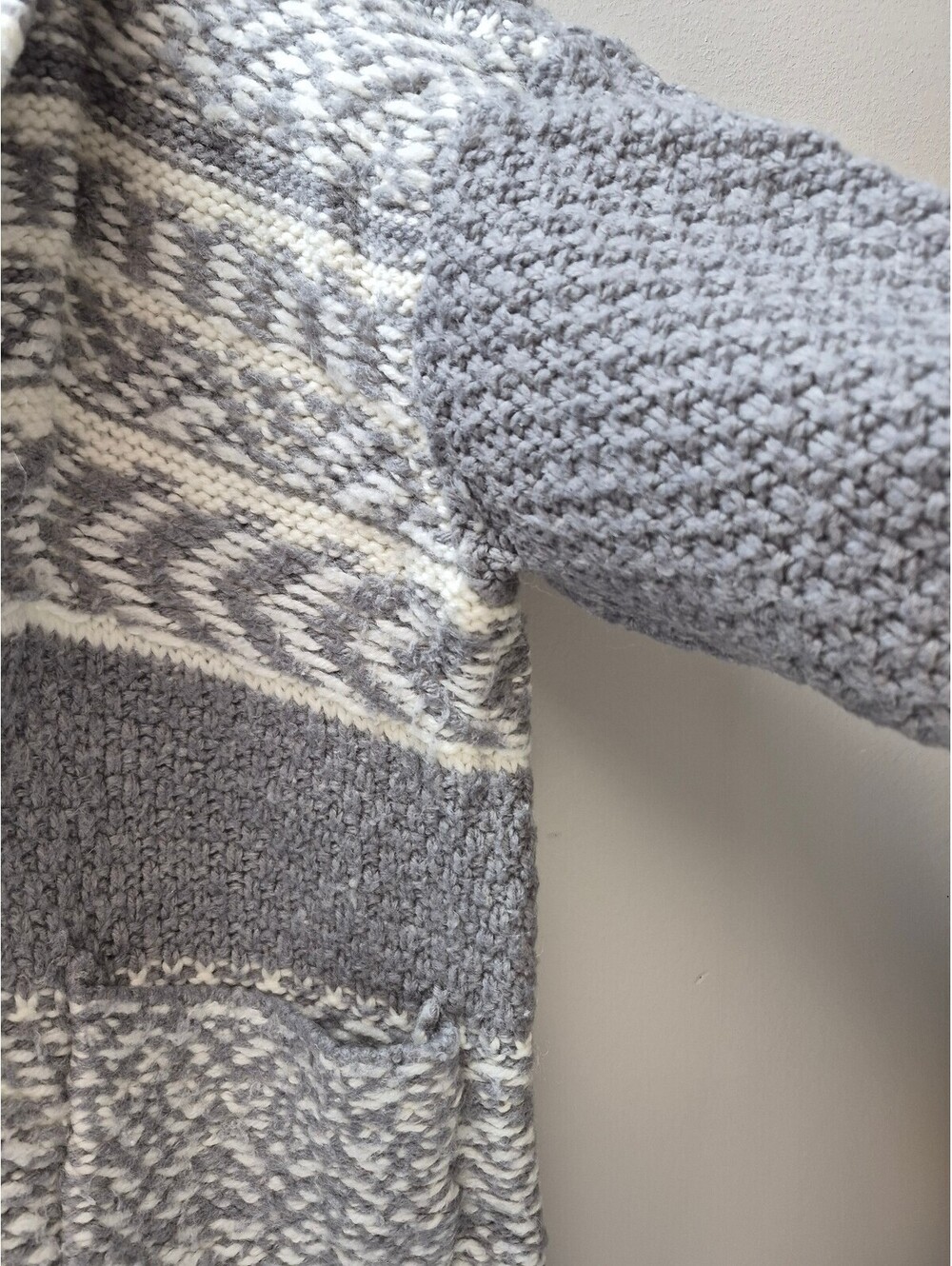Lucky Brand Cozy Gray And Cream Patterned Knit Cardigan With Pockets B426 View 5